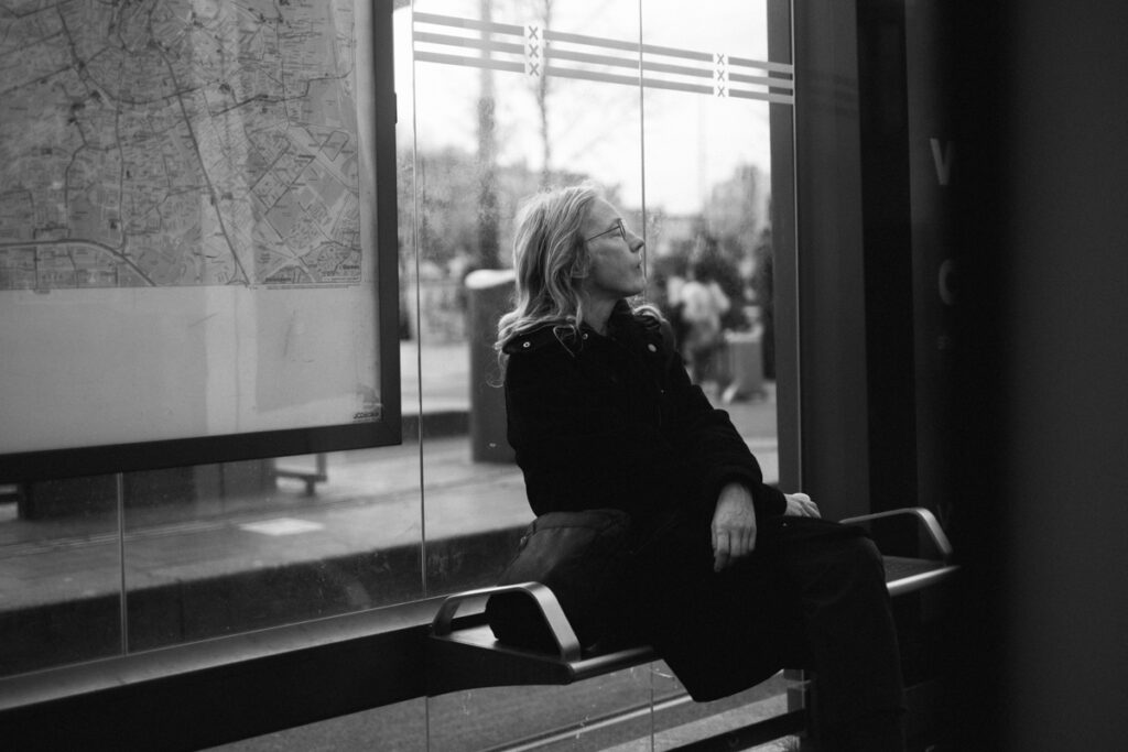 A quiet visual essay from the Stedelijk Museum in Amsterdam, exploring Sandra Mujinga’s “Skin to Skin” installation through the lens of observation, stillness, and street-photography awareness. A study of presence — between viewer, artwork, and light.