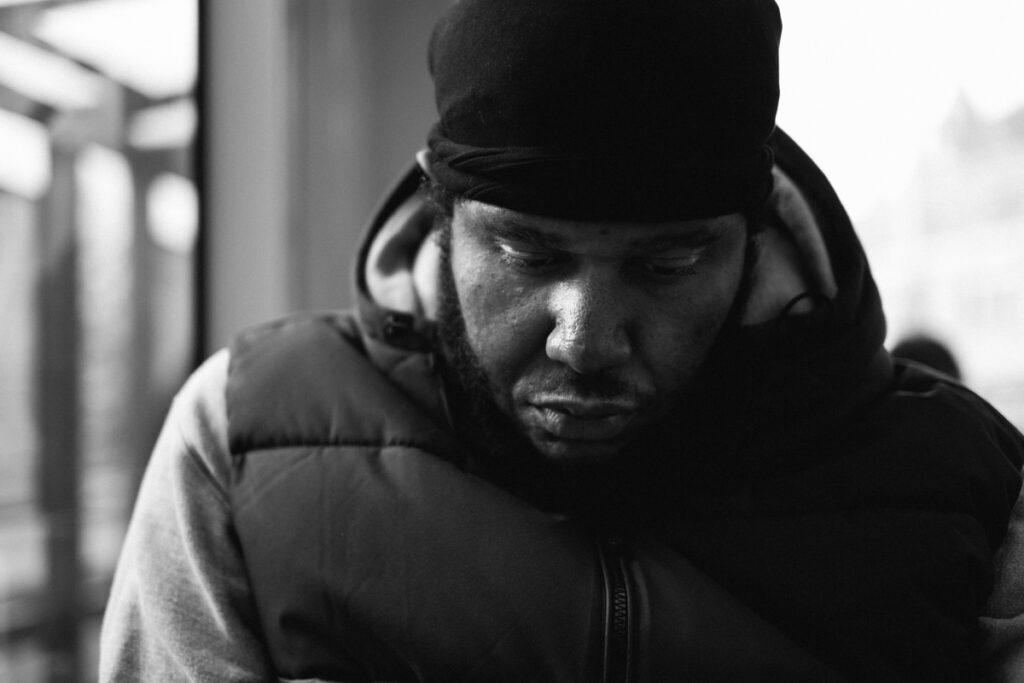 A quiet visual essay from the Stedelijk Museum in Amsterdam, exploring Sandra Mujinga’s “Skin to Skin” installation through the lens of observation, stillness, and street-photography awareness. A study of presence — between viewer, artwork, and light.