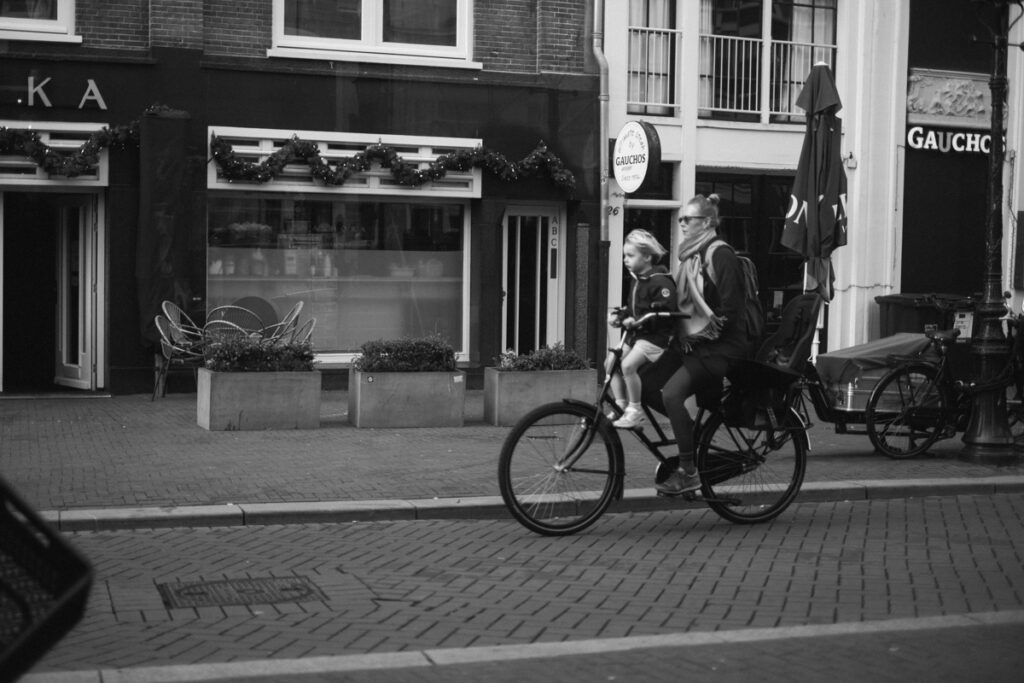 A quiet visual essay from the Stedelijk Museum in Amsterdam, exploring Sandra Mujinga’s “Skin to Skin” installation through the lens of observation, stillness, and street-photography awareness. A study of presence — between viewer, artwork, and light.