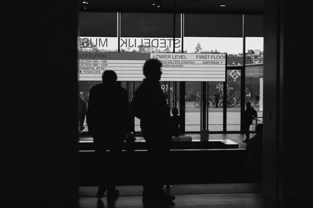 A quiet visual essay from the Stedelijk Museum in Amsterdam, exploring Sandra Mujinga’s “Skin to Skin” installation through the lens of observation, stillness, and street-photography awareness. A study of presence — between viewer, artwork, and light.
