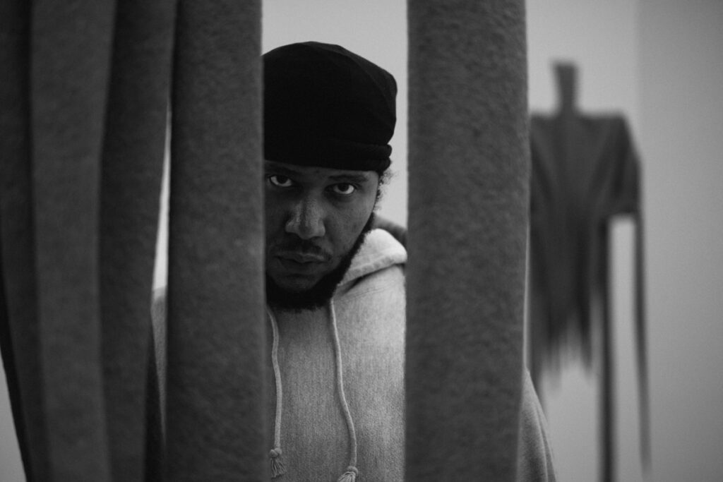 A quiet visual essay from the Stedelijk Museum in Amsterdam, exploring Sandra Mujinga’s “Skin to Skin” installation through the lens of observation, stillness, and street-photography awareness. A study of presence — between viewer, artwork, and light.