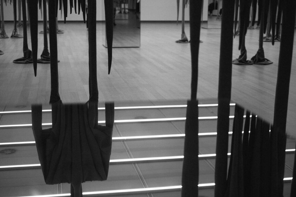 A quiet visual essay from the Stedelijk Museum in Amsterdam, exploring Sandra Mujinga’s “Skin to Skin” installation through the lens of observation, stillness, and street-photography awareness. A study of presence — between viewer, artwork, and light.