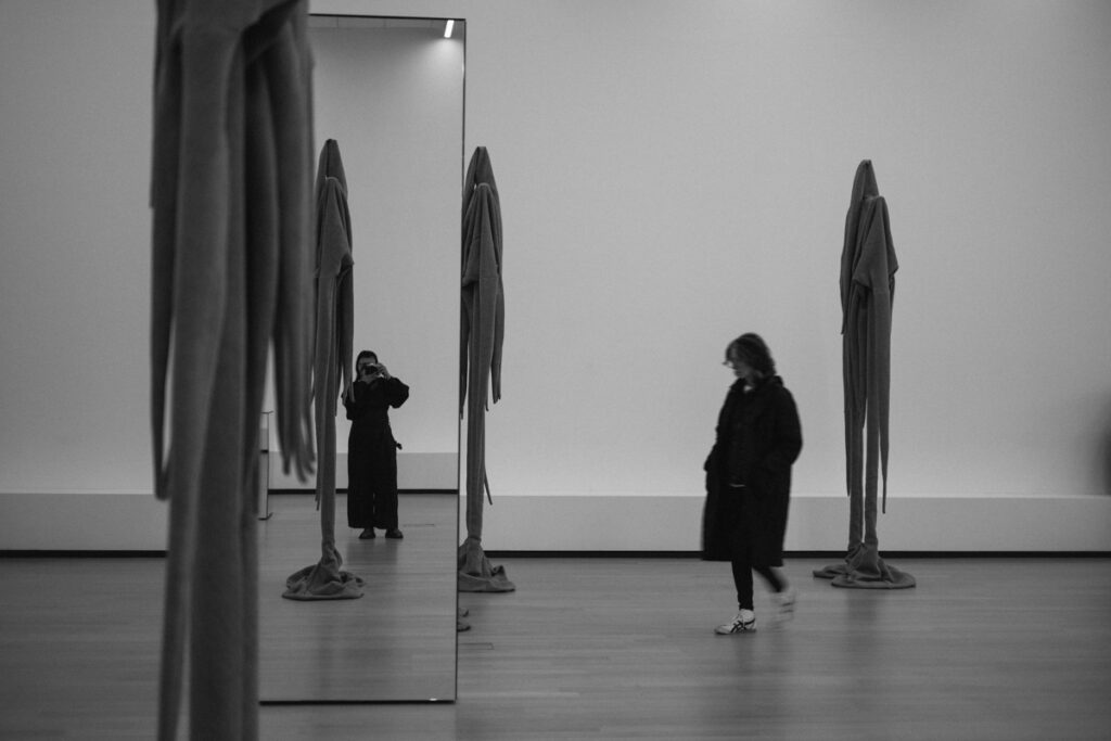 A quiet visual essay from the Stedelijk Museum in Amsterdam, exploring Sandra Mujinga’s “Skin to Skin” installation through the lens of observation, stillness, and street-photography awareness. A study of presence — between viewer, artwork, and light.