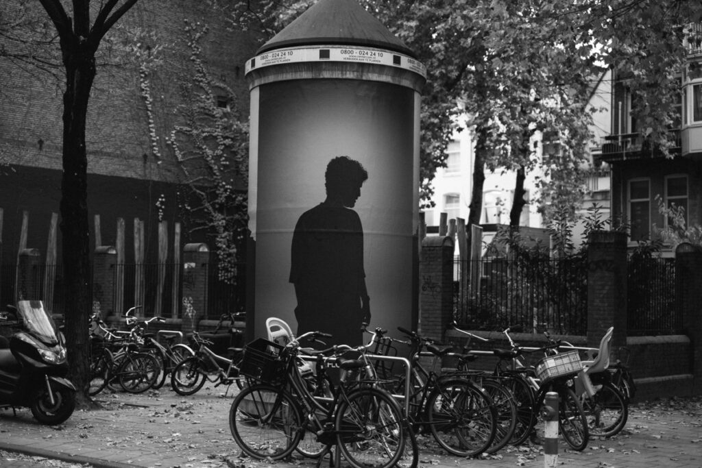 A quiet visual essay from the Stedelijk Museum in Amsterdam, exploring Sandra Mujinga’s “Skin to Skin” installation through the lens of observation, stillness, and street-photography awareness. A study of presence — between viewer, artwork, and light.