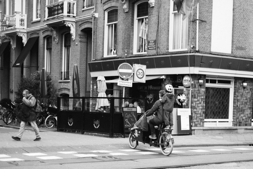 A quiet visual essay from the Stedelijk Museum in Amsterdam, exploring Sandra Mujinga’s “Skin to Skin” installation through the lens of observation, stillness, and street-photography awareness. A study of presence — between viewer, artwork, and light.