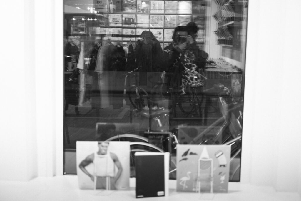 A quiet visual essay from the Stedelijk Museum in Amsterdam, exploring Sandra Mujinga’s “Skin to Skin” installation through the lens of observation, stillness, and street-photography awareness. A study of presence — between viewer, artwork, and light.